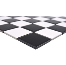 Mosaikfliesen mit Schachbrettmuster