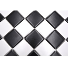 Schachbrettmuster aus Keramikfliesen