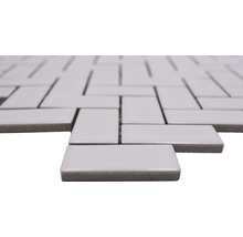 Mosaikfliesen im Fischgrätenmuster