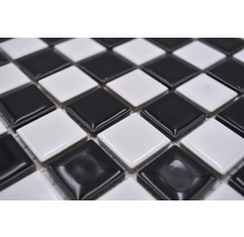Mosaikfliesen mit Schachbrettmuster