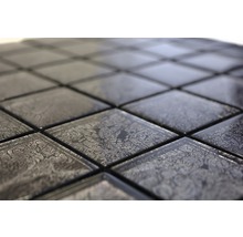 Detailaufnahme eines Mosaiks aus Glasfliesen