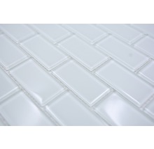 Rechteckige Glasmosaikfliesen im Detail