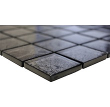 Nahaufnahme von quadratischen Mosaikfliesen