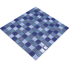 Quadratisches Mosaikfliesen-Netz mit blauen Keramikfliesen