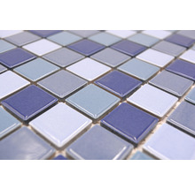 Nahaufnahme von Mosaikfliesen