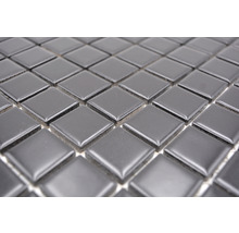 Mosaikfliesen mit quadratischen, glänzenden Oberflächen