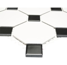 Mosaikfliese mit achteckigen und quadratischen Elementen