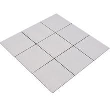 Quadratisch angeordnete Keramikmosaikfliesen