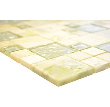 Mosaikfliese mit quadratischen Elementen.