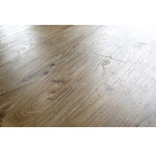 Nahaufnahme von Laminatboden mit Holzmaserung