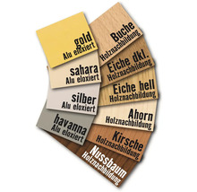 Farbmuster von Aluminium eloxiert und Holznachbildungen