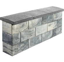 Mauer aus Betonsteinen mit Abdeckung