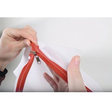 Nahaufnahme eines Wäschebeutels mit Reißverschluss