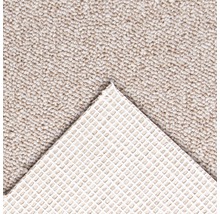 Detailansicht eines beigefarbenen Teppichs mit rutschfester Rückseite.