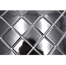 Nahaufnahme von quadratischen Mosaikfliesen