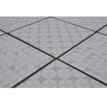 Keramikfliesen mit geometrischen Mustern
