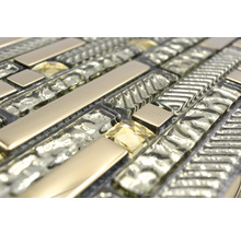 Detailansicht der Mosaikfliese aus Glas und Metall