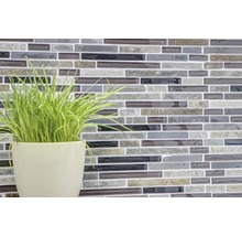 Wandfliesenmosaik mit Pflanze im Topf