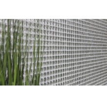 Wand aus quadratischen Glasmosaikfliesen