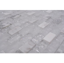 Nahaufnahme eines Mosaiks aus Glas und Marmor