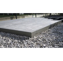 Ebenerdige Terrasse mit Kiesbett