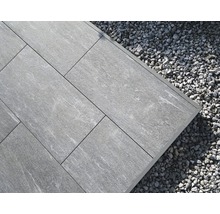 Verlegung von Terrassenplatten mit Kies