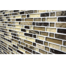 Mosaikfliesenwand mit rechteckigen Fliesen