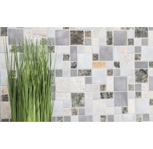 Mosaikfliese mit Grasbüschel