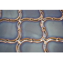 Nahaufnahme von Mosaikfliesen im orientalischen Stil