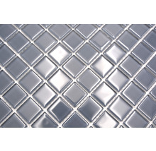 Nahaufnahme von quadratischen Mosaikfliesen