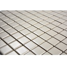 Quadratische Keramikmosaikfliesen im Detail