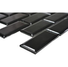 Rechteckige schwarze Mosaikfliesen