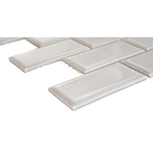 Rechteckige, glänzende Keramikfliesen im Mosaikmuster