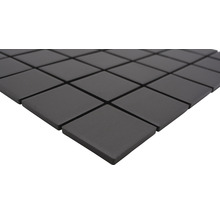 Quadratische Mosaikfliesen aus Steingut