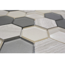 Nahaufnahme von sechseckigen Mosaikfliesen in verschiedenen Ausführungen