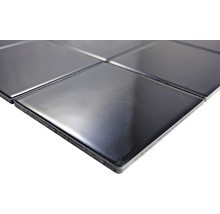 Nahaufnahme von quadratischen Keramikfliesen