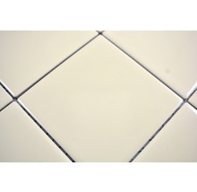 Nahaufnahme von quadratischen Keramikfliesen