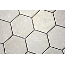 Sechseckige Marmorfliesen nah aufgenommen