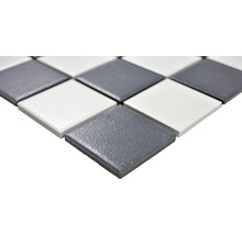 Mosaikfliese mit Schachbrettmuster