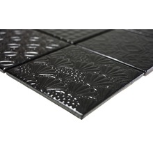 Mosaikfliese mit geprägtem Dekor