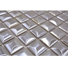 Nahaufnahme von quadratischen Mosaikfliesen