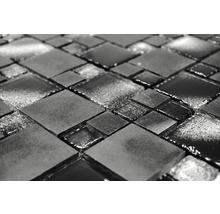 Nahaufnahme von Mosaikfliesen mit quadratischen Formen