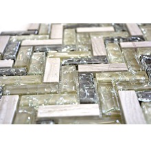 Mosaikfliesen aus Glas und Naturstein in Fischgrätmuster