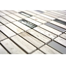 Mosaikfliesen mit Stein- und Metallelementen