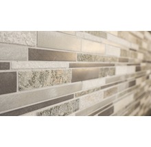 Wandfliesenmosaik mit verschiedenen Oberflächen