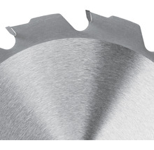 Detailansicht eines Kreissägeblatts aus Stahl