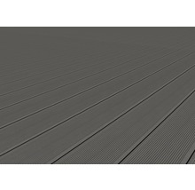 Nahaufnahme von grauen Terrassendielen