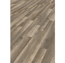 Verlegter Bodenbelag in Holzoptik.