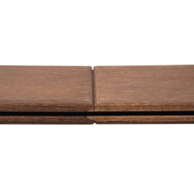 Detailaufnahme von ineinandergreifenden Holzfliesen