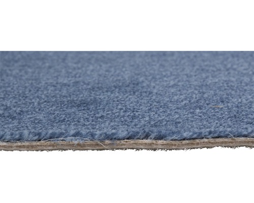 Nahaufnahme eines blauen Teppichbodens
